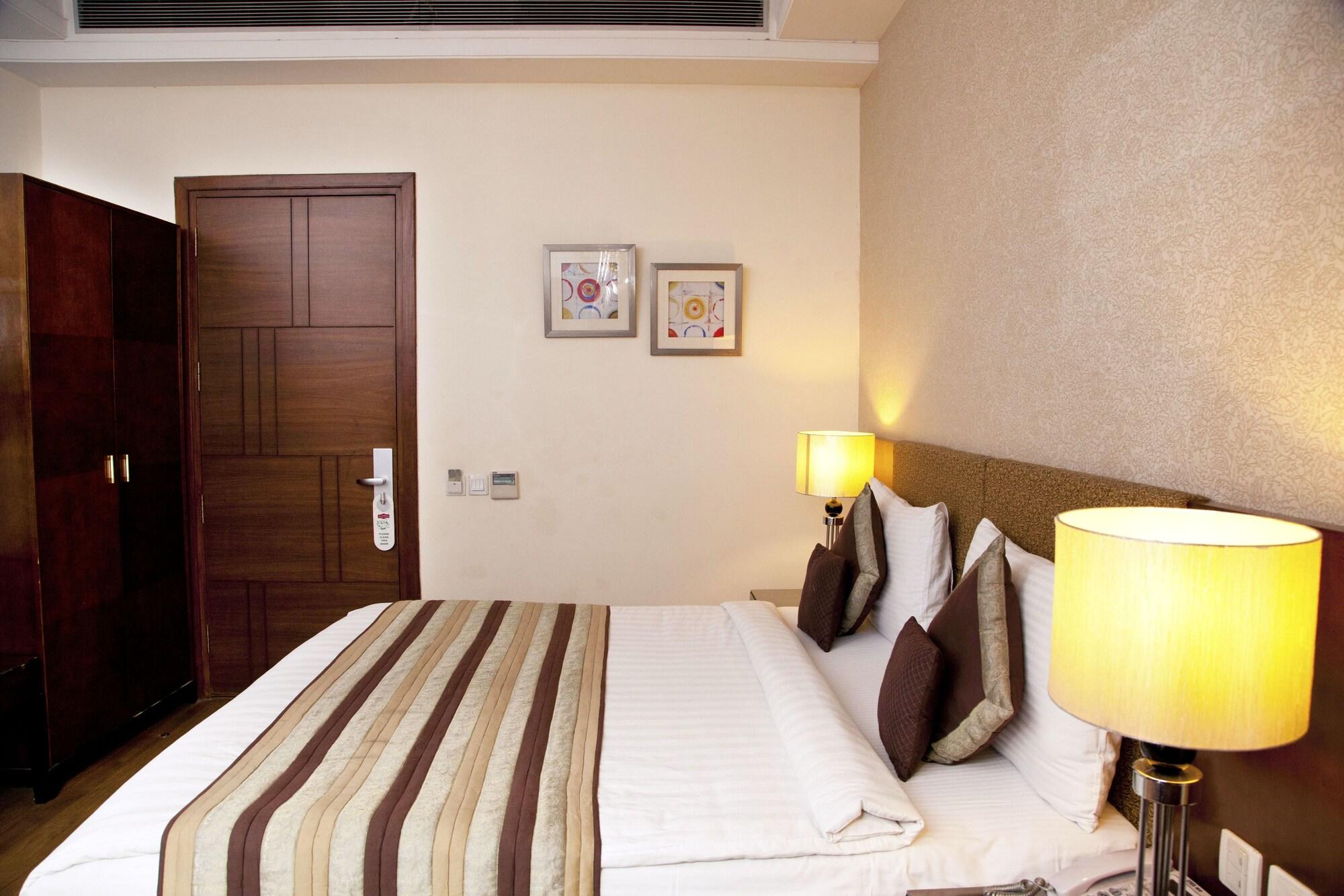 Alpina Hotels & Suites New Delhi Exterior foto