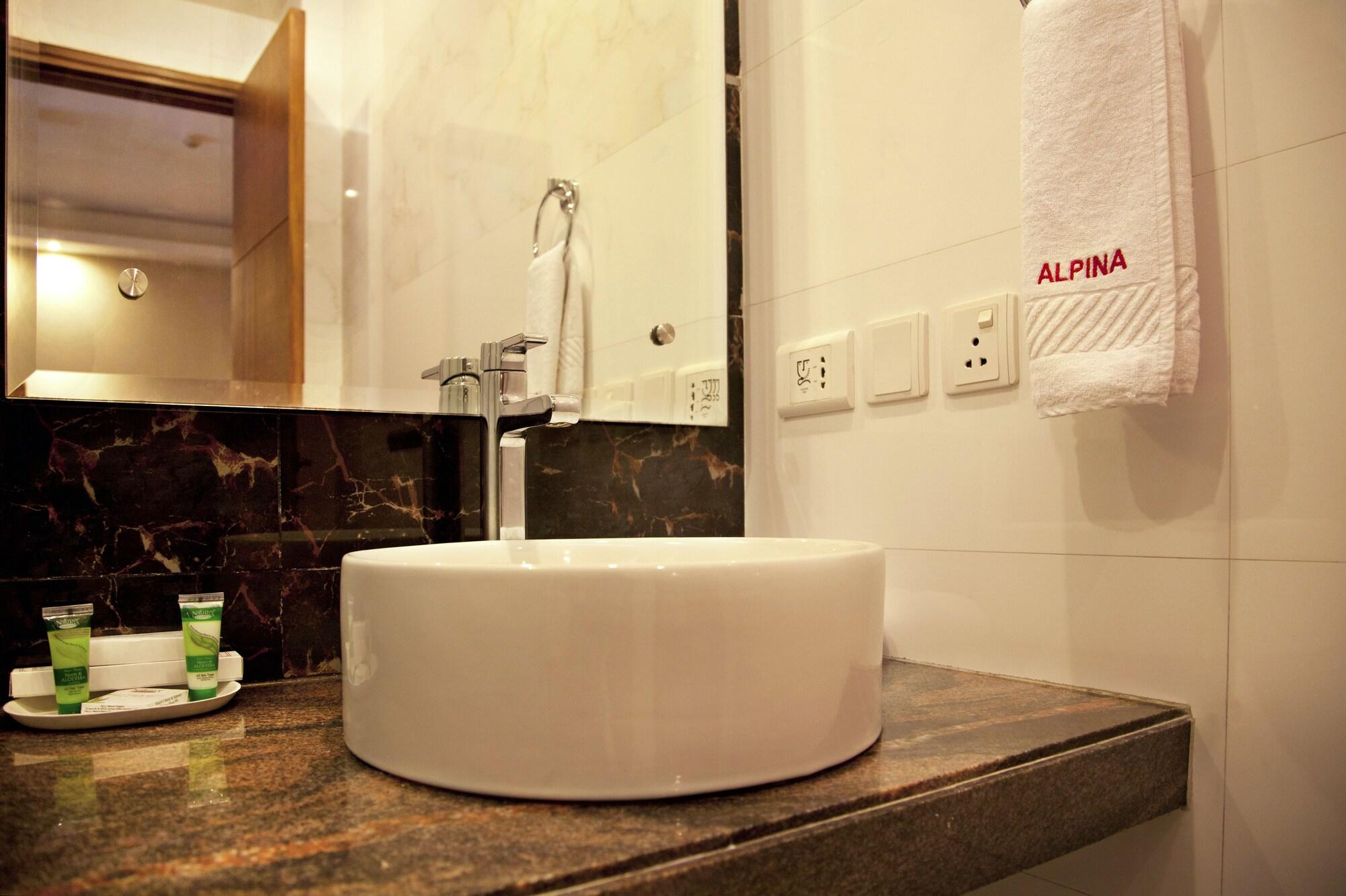Alpina Hotels & Suites New Delhi Exterior foto
