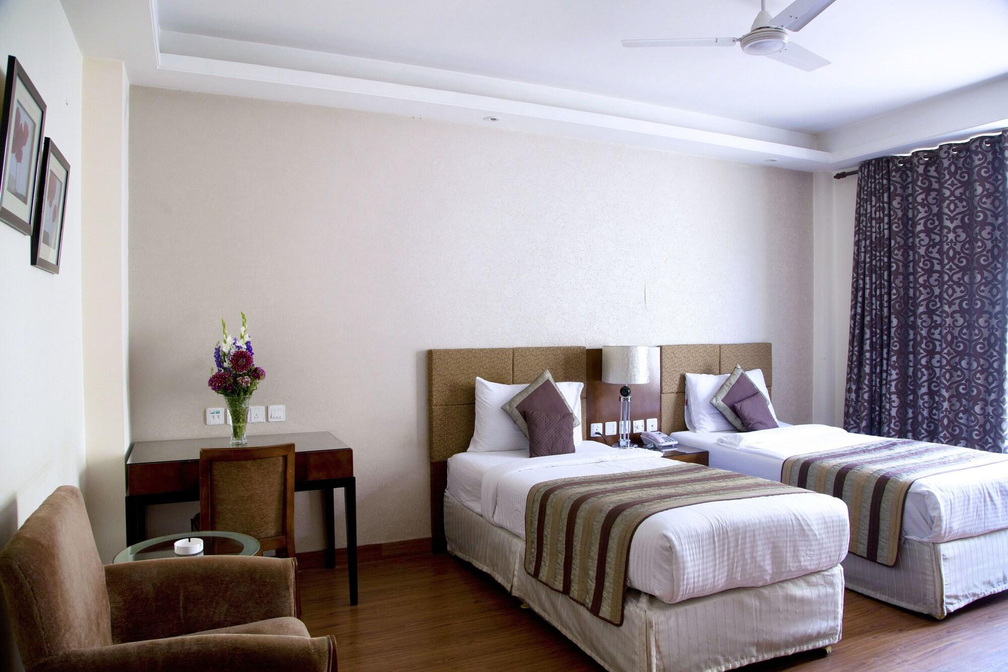 Alpina Hotels & Suites New Delhi Exterior foto