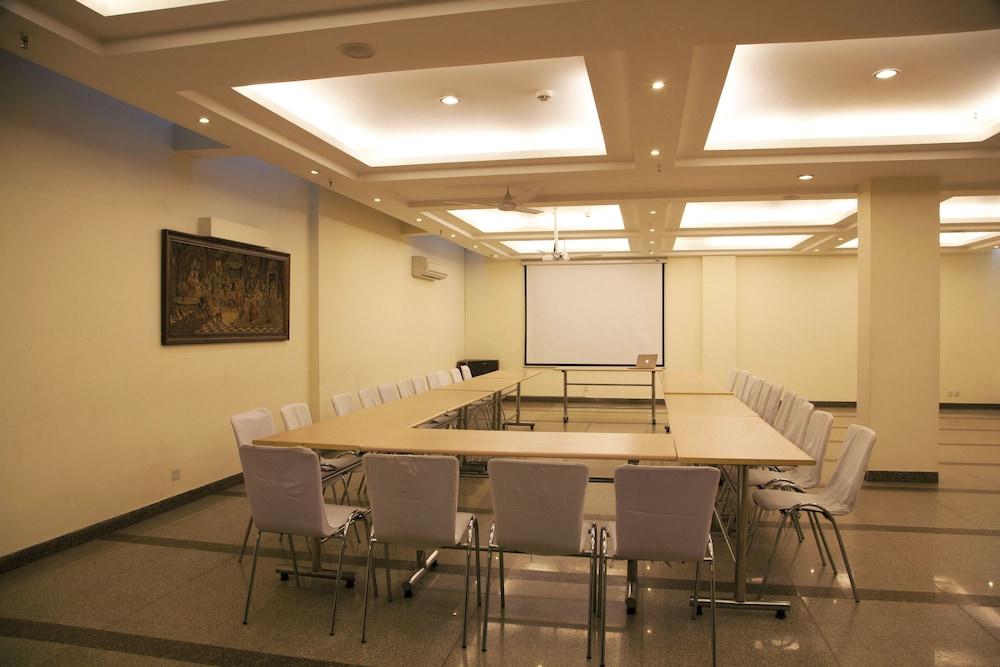 Alpina Hotels & Suites New Delhi Exterior foto