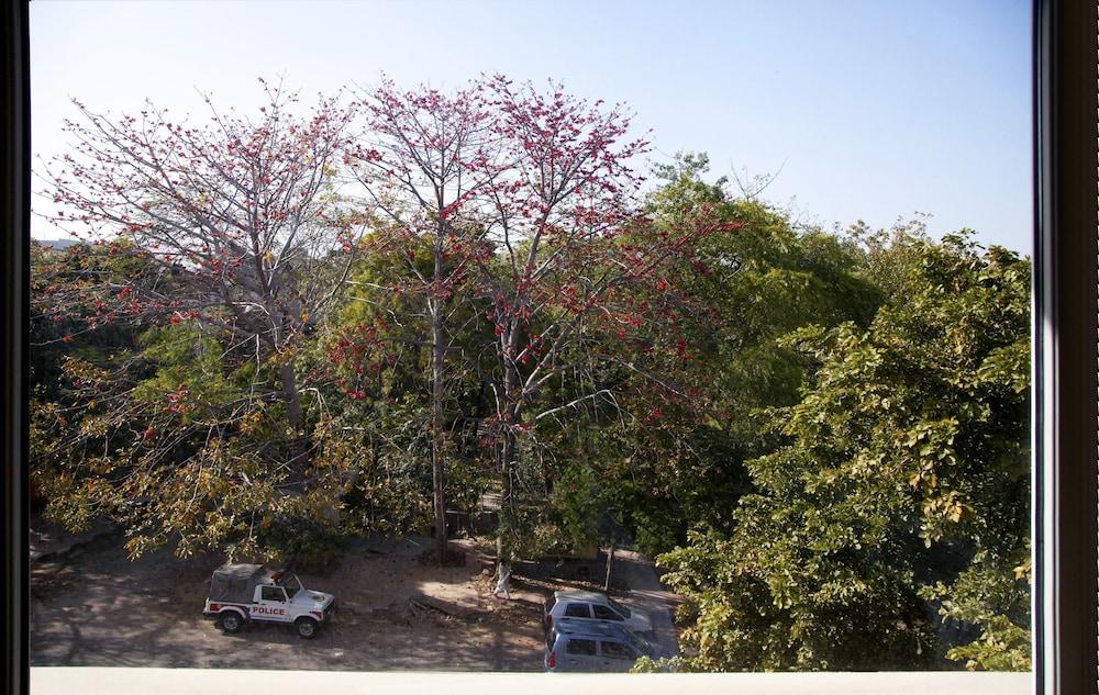 Alpina Hotels & Suites New Delhi Exterior foto