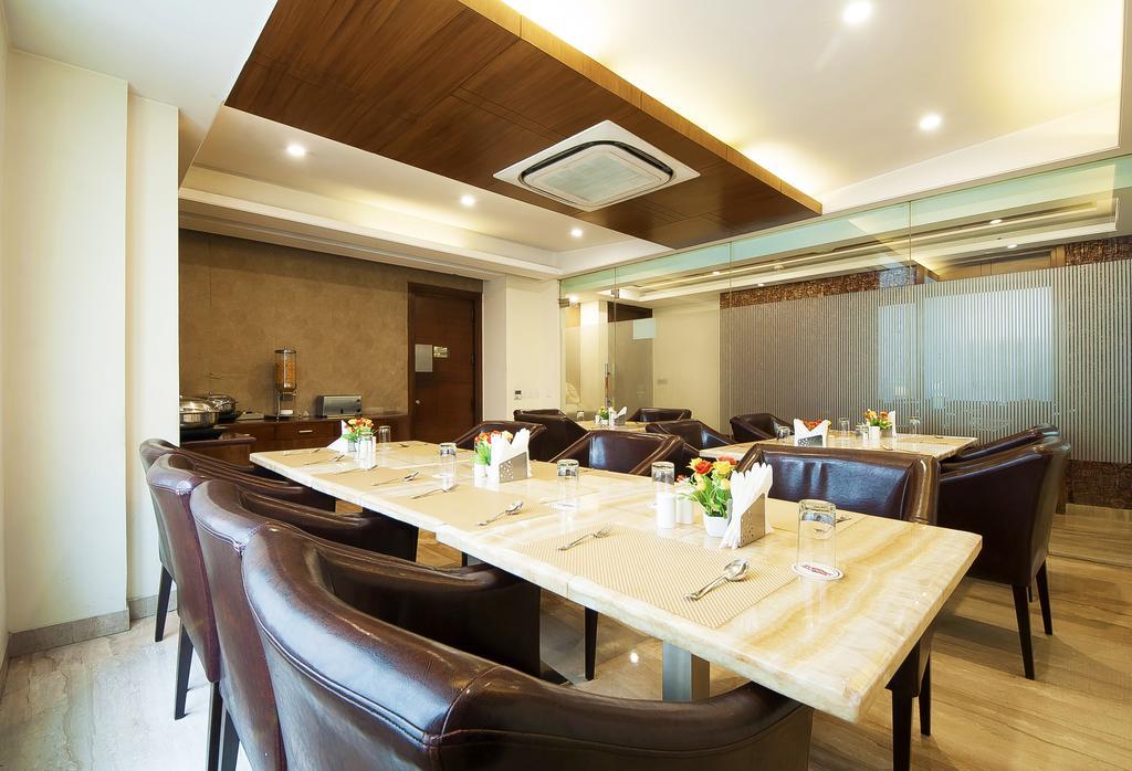 Alpina Hotels & Suites New Delhi Exterior foto