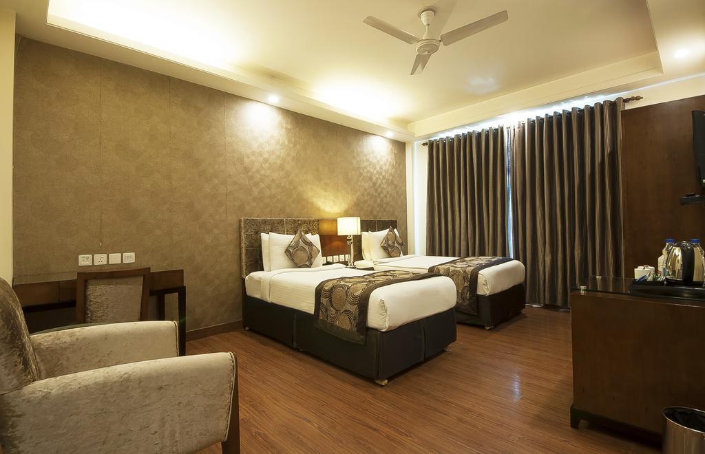 Alpina Hotels & Suites New Delhi Exterior foto