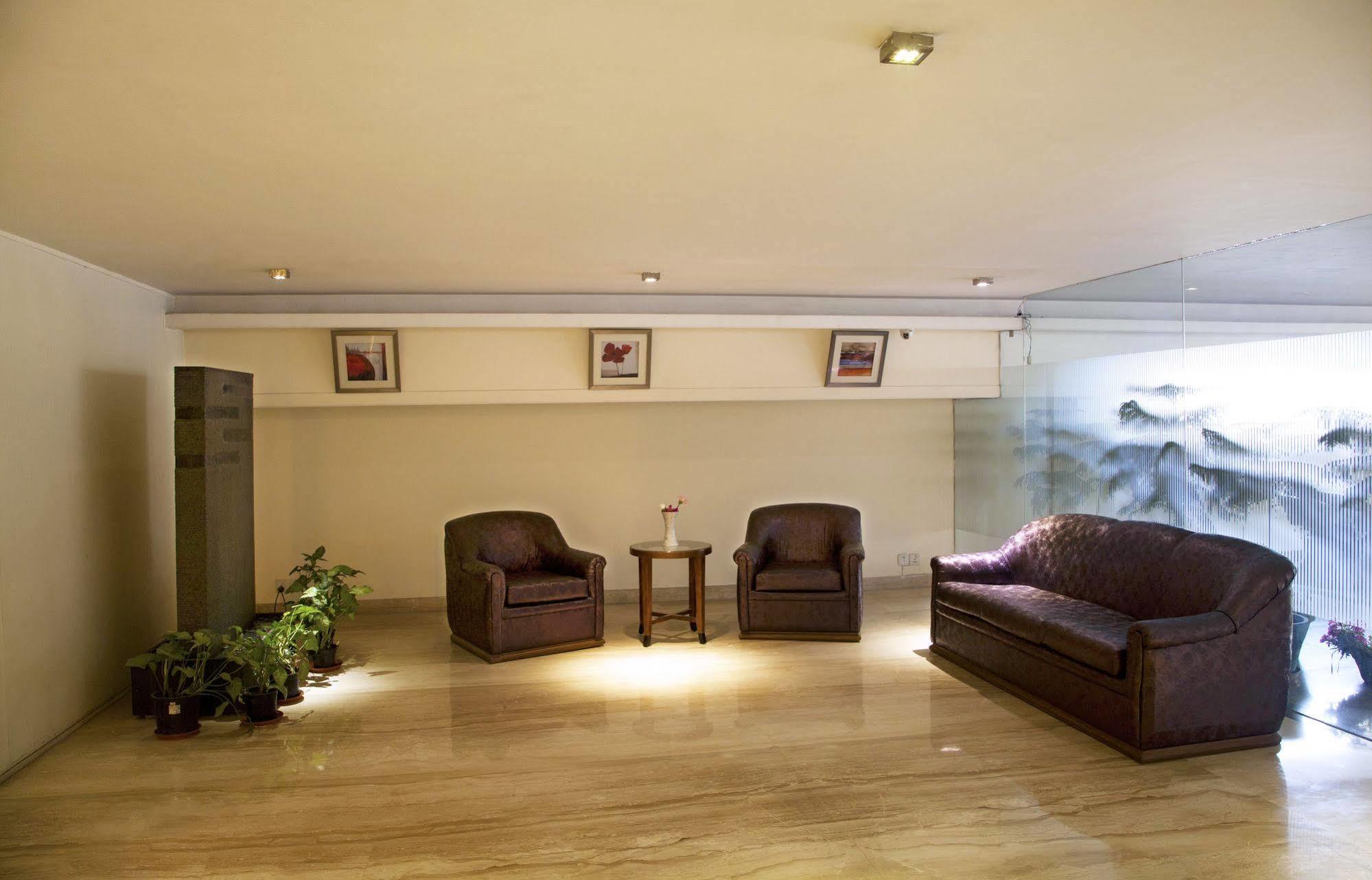 Alpina Hotels & Suites New Delhi Exterior foto