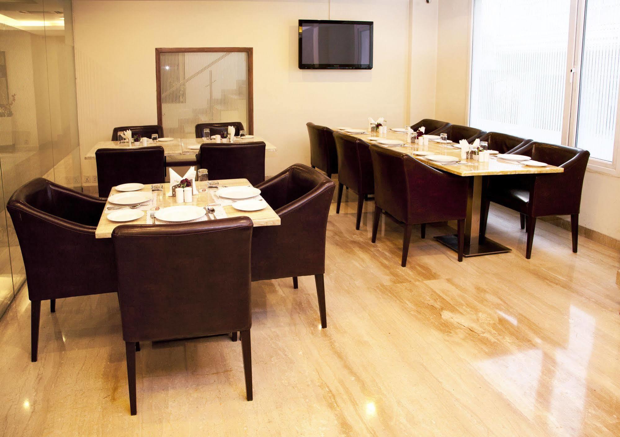 Alpina Hotels & Suites New Delhi Exterior foto