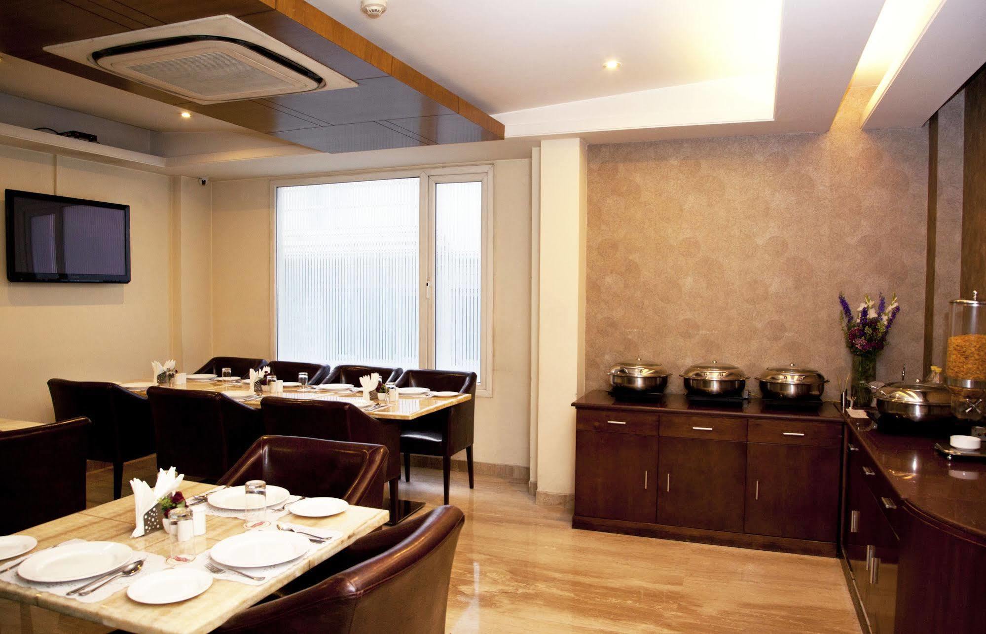Alpina Hotels & Suites New Delhi Exterior foto