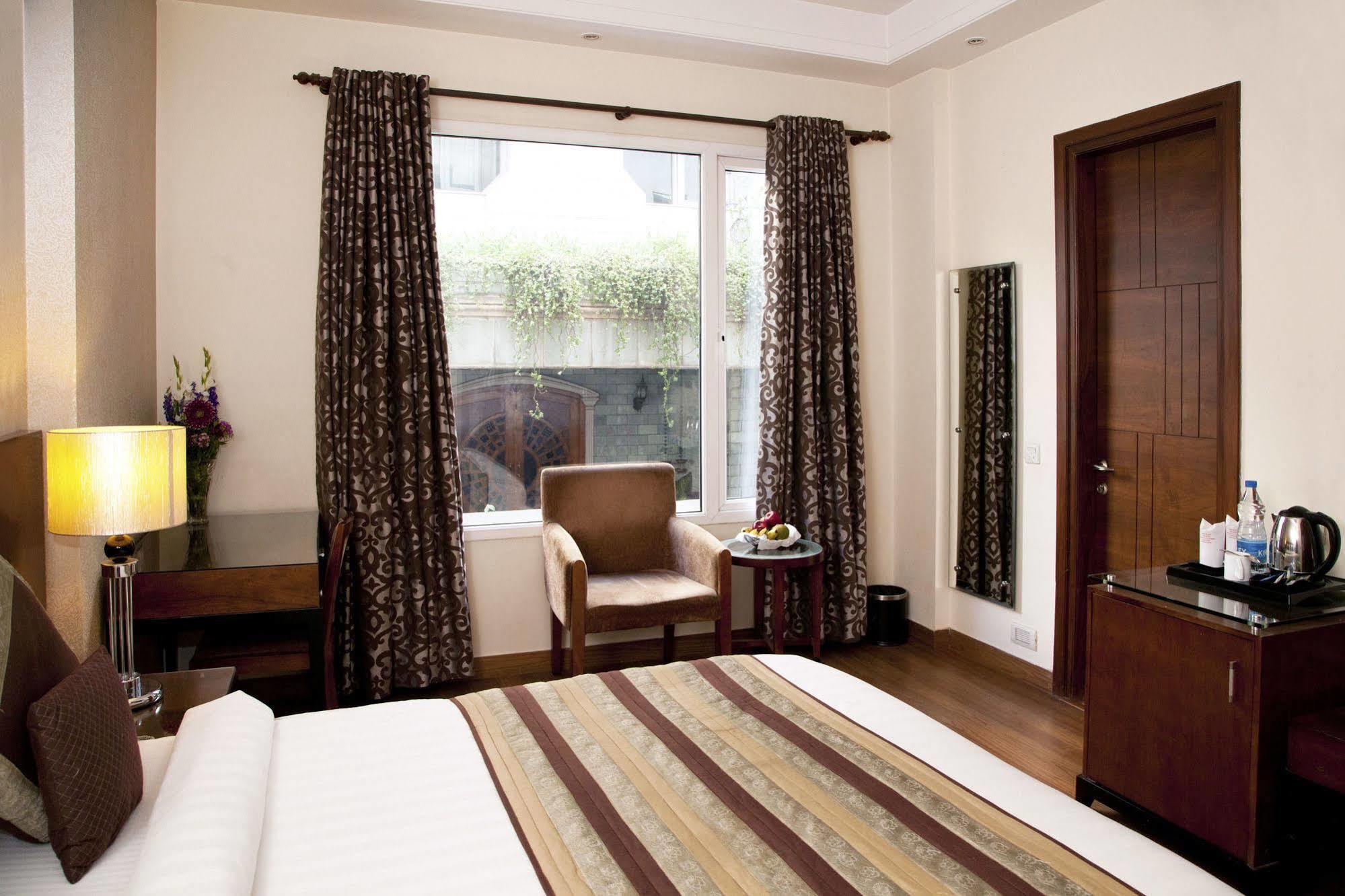 Alpina Hotels & Suites New Delhi Exterior foto