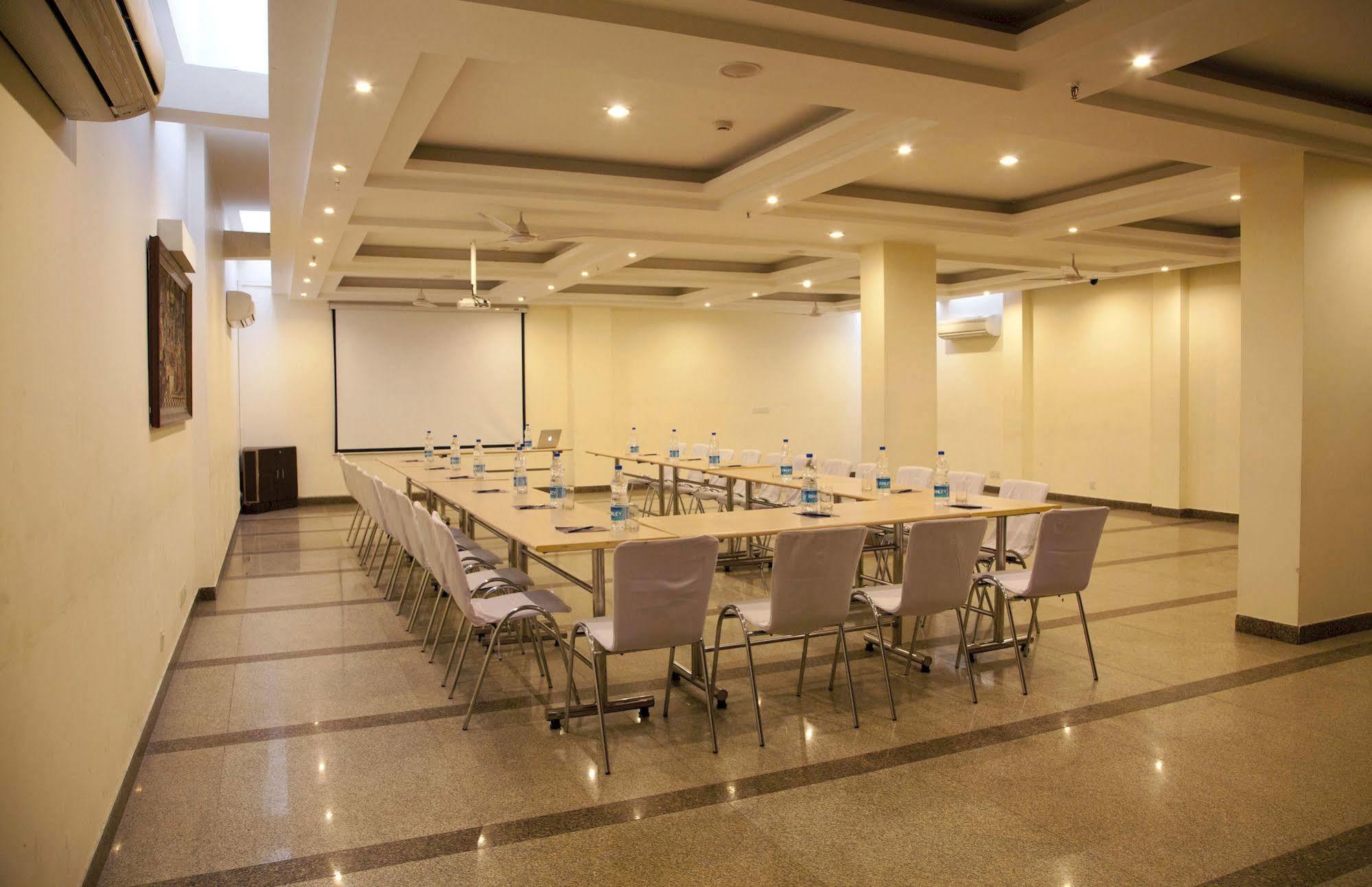 Alpina Hotels & Suites New Delhi Exterior foto